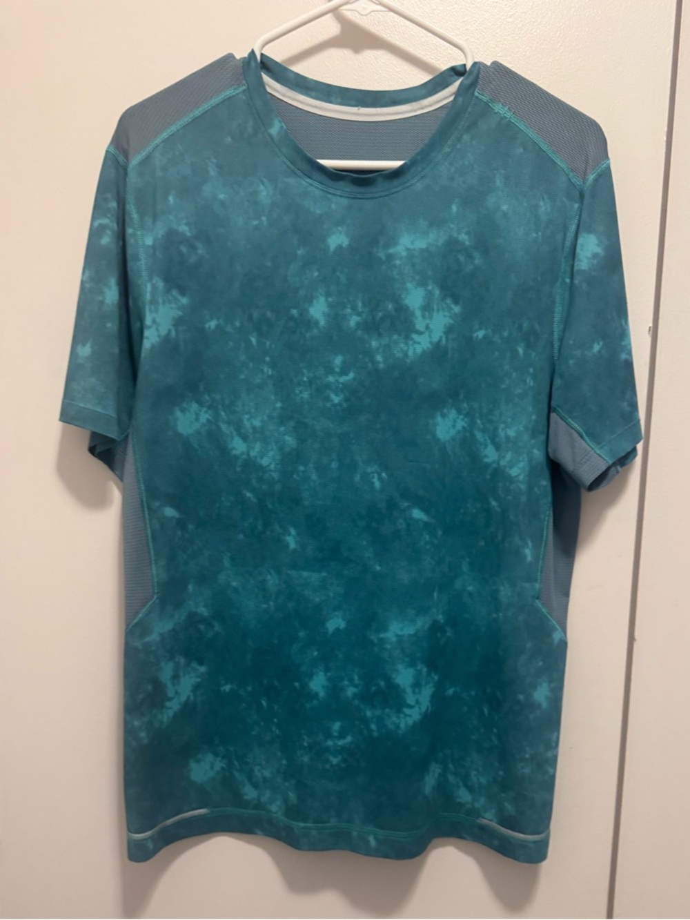 Lululemon Men’s Small Athletic Shirt Teal Tie-Dye Performance Short Sleeve